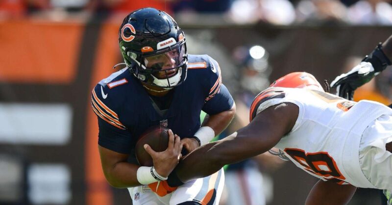 Justin Fields, Bears offense bomb in rookie quarterback’s first start