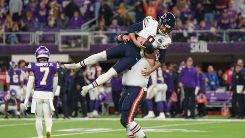 Bears defense locks down Vikings, Fields leads game-winning drive